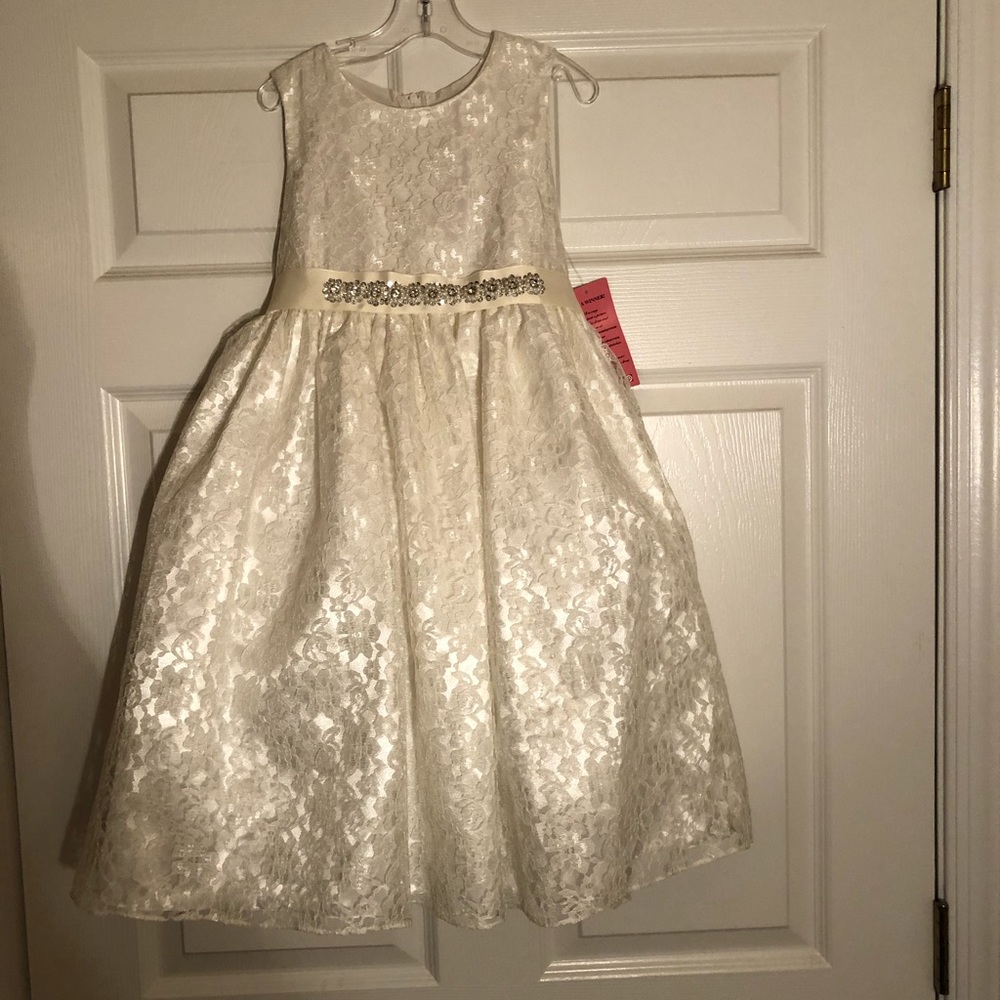 🌼🌞Ivory Lace Dress w/beautiful beaded belt🛍👗